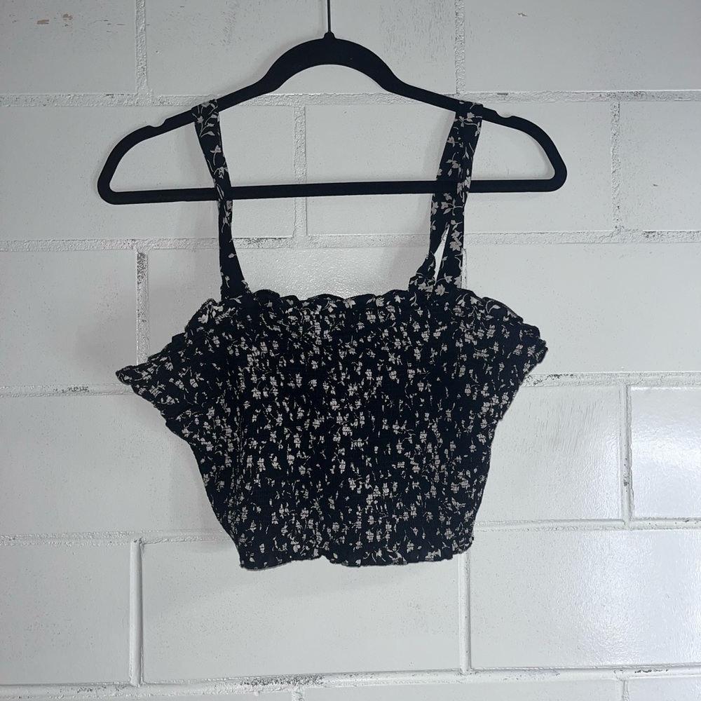 Cute crop top, never worn!
